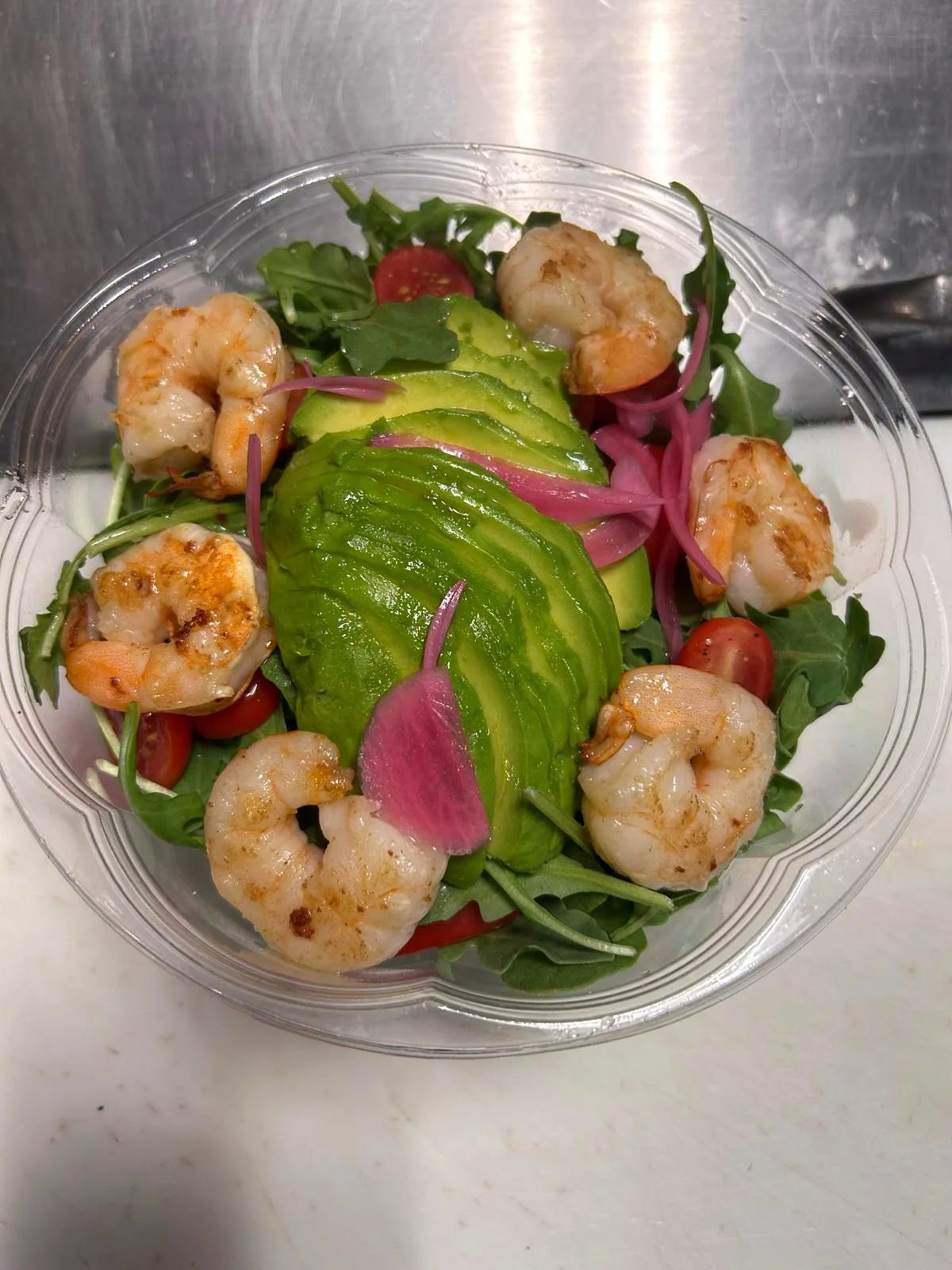 Ensalada con langostinos y aguacate