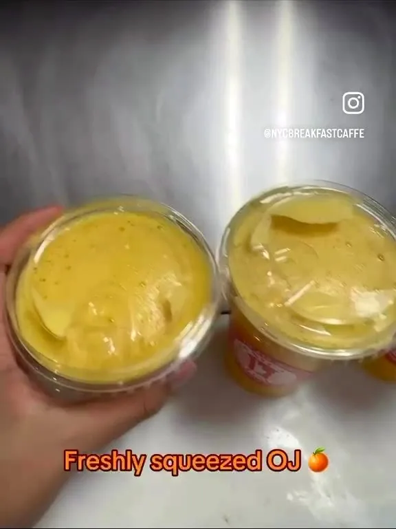 Jugo de naranja recién exprimido
